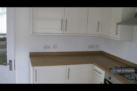 2 bedroom maisonette to rent - Photo 5