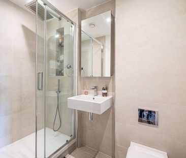 3 bedroom flat to rent - Photo 6