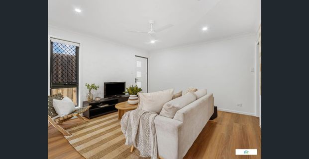 Modern 4bed townhouse, AC and pool - Photo 1