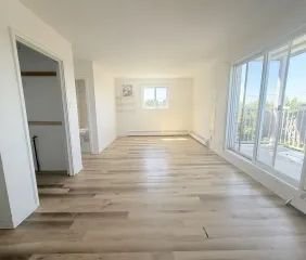 1 room apartment of 70m² in Quebec - Photo 1