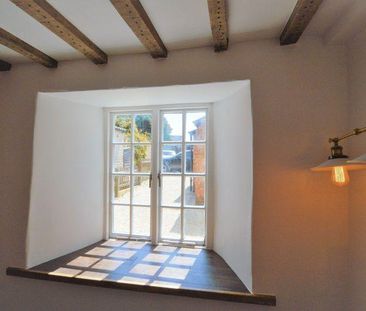 2 bedroom character property to rent - Photo 4