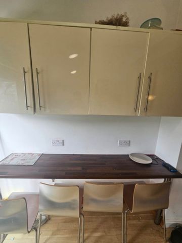 6 Bed - 3 Becketts Park Drive, Headingley, Leeds - LS6 3PD - Student - Photo 5