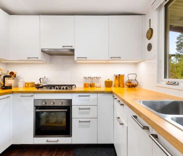 Charming Cottage With Studio, Lush Gardens & Peaceful Surrounds! - Photo 2