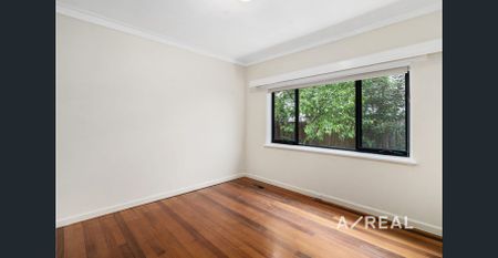 Amazing location close to Chadstone Shopping Centre - Photo 4