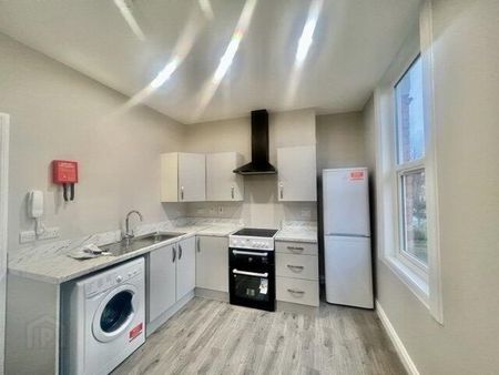 Flat 2, 49 South Parade, Belfast, BT7 2GL - Photo 4