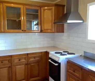 Spacious 3-Bedroom Home with Fireplace - Photo 2