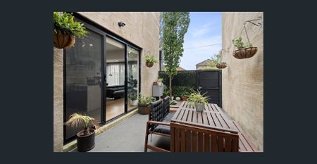 Architecturally Designed Home in Perfect Maidstone Location! - Photo 2