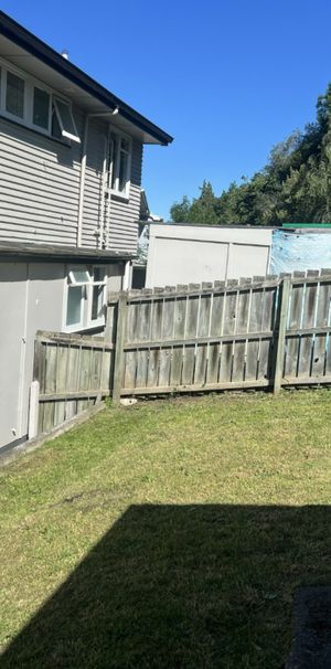 Renovated and ready to move in! - Photo 1