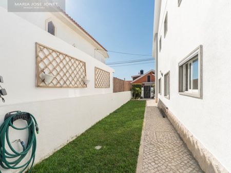 Luxury 4 room Detached House for rent in Cascais e Estoril, Portugal - Photo 4