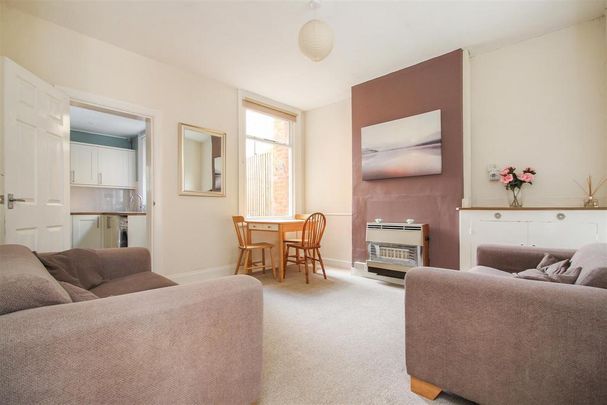 4 bedroom terraced house to rent - Photo 1