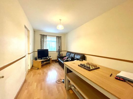 6 Bed Terraced House, Dryleaze Road, BS16 - Photo 1