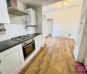 3 bedroom end of terrace house to rent - Photo 5