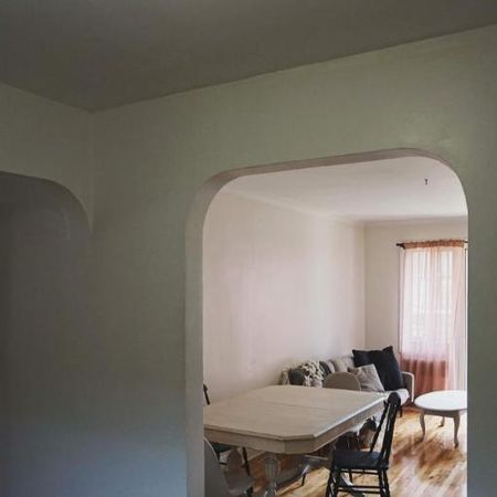 Superbe 4 ½ rénové avec grandes fenêtres - Photo 4