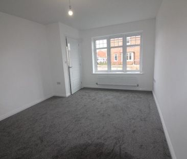 4 bedroom detached house to rent - Photo 2