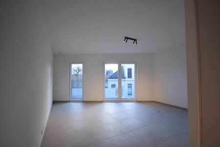 Stijlvol duplex appartement met 2 slaapkamers met garage - Photo 2
