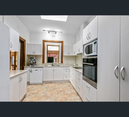8 Flint Avenue, New Town, Tas 7008 - Photo 3