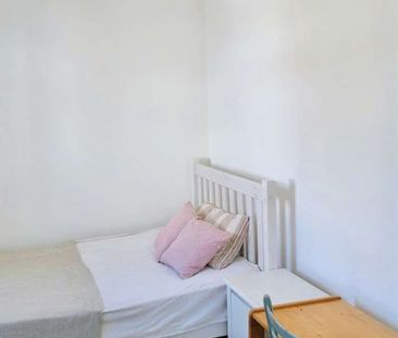 4 Bedroom Student Flatshare – Great Falmouth Location – All Bills I... - Photo 2