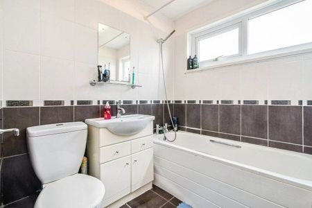 Brighton Hill, RG22 - Photo 5