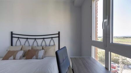 Room in a shared 5-bedroom apartment for rent in Els Orriols. - Photo 2