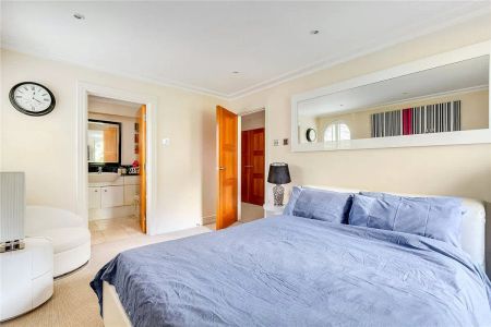 2 bedroom flat in Barnes - Photo 5