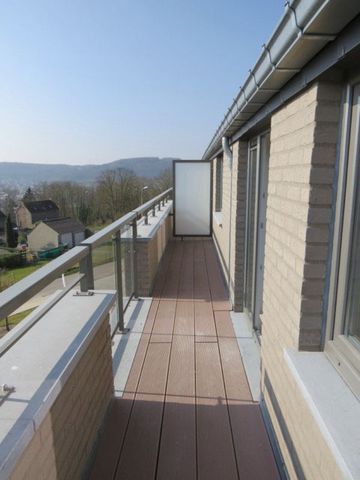 Sur les hauteurs d’Andenne (Seilles), au coeur d’un clos paisible, cosy appartement 1 chambre au 3e étage avec terrasse libre dès le 15/10/2026 ! Loué avec sa cave en sous-sol et son emplacement de parking extérieur. - Foto 5