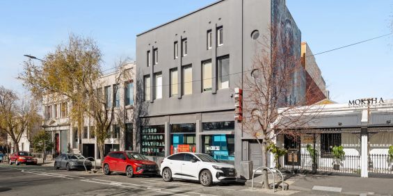 Spectacular Top-Floor Residence with Expansive Terrace & Uninterrupted City Views - Photo 3