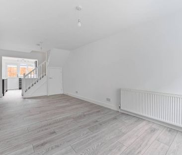 2 bedroom end of terrace house to rent - Photo 2