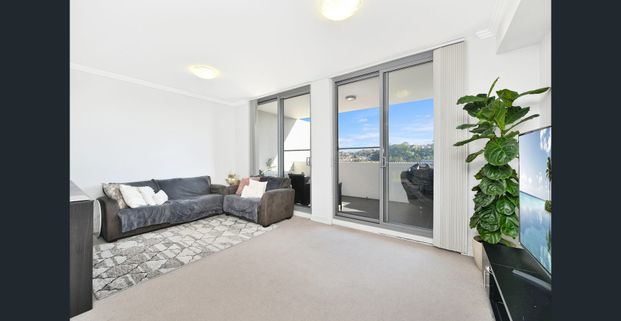 Immaculate Apartment Just Steps From Turrella Station - Photo 1