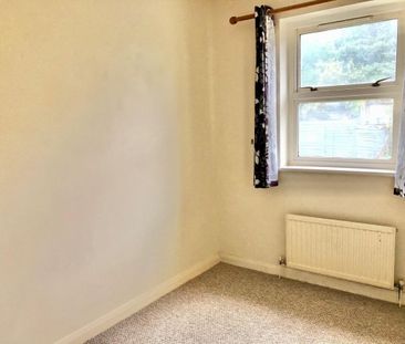 Heol Y Cadno, Thornhill, CARDIFF - Photo 4