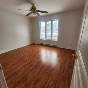 Grand 4 ½ style condo fraichement peinturé Boulevard Iberville, Repentigny (Lanaudière) - Photo 2