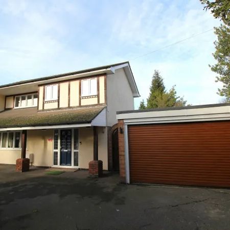 CM12, Western Road, Billericay - Photo 1