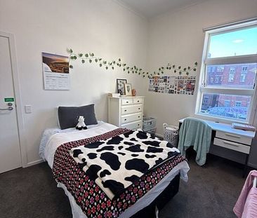 Spacious 5-Bedroom Apartment – Prime CBD Location - Photo 5