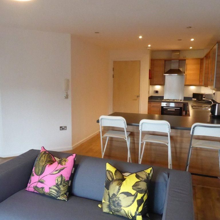 4 bedroom property to rent - Photo 1