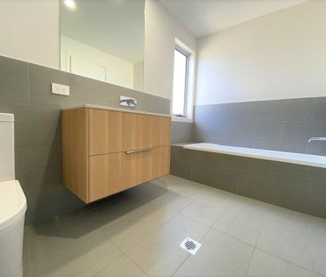 Sleek and Stylish - Photo 6