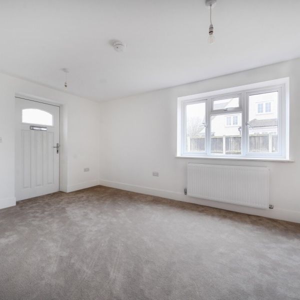 The Green, Ripley, Surrey, GU23 - Photo 1