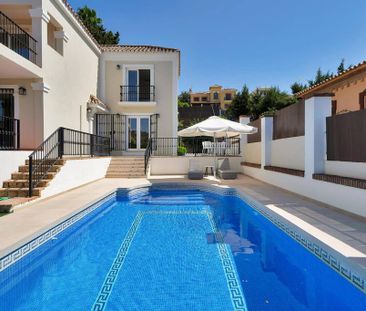 3 bedroom luxury Villa for rent in Estepona, Spain - Photo 1