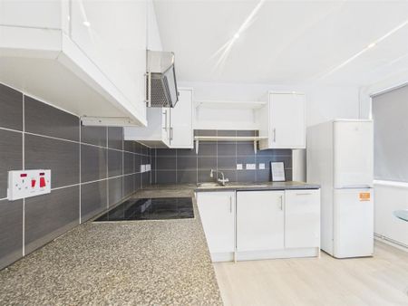 4 bedroom apartment to rent - Photo 4