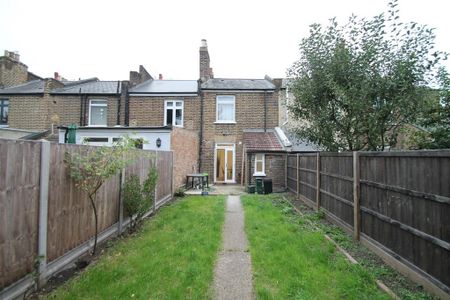 3 bedroom terraced house to rent - Photo 4