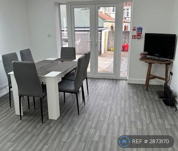 1 bedroom in a house share to rent - Photo 2