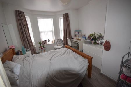 To Rent Parker Road, Winton, Bournemouth, BH9 £2,450 pcm Tenancy Info - Photo 4