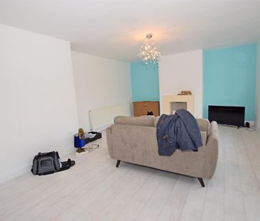 4 bedroom chalet to rent - Photo 2