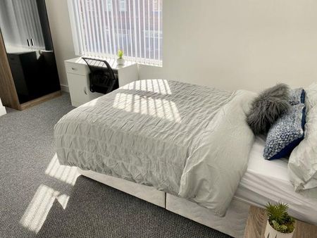 5 bedroom terraced house to rent - Photo 3