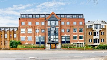 London Road, Camberley GU15 - Photo 3