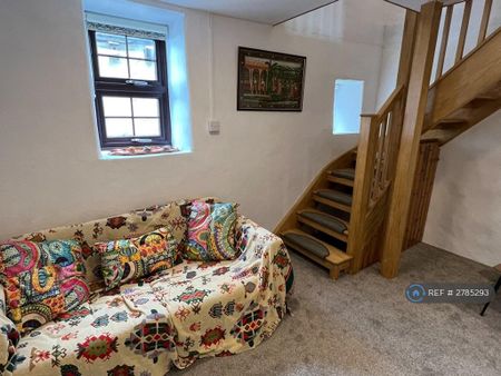 2 bedroom end of terrace house to rent - Photo 2