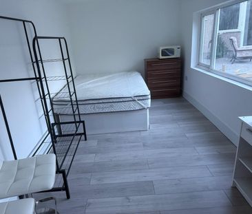 Studio Flat, Park Crescent, HA3 - Photo 3