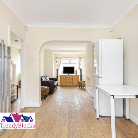 3 bedroom terraced house to rent - Photo 4