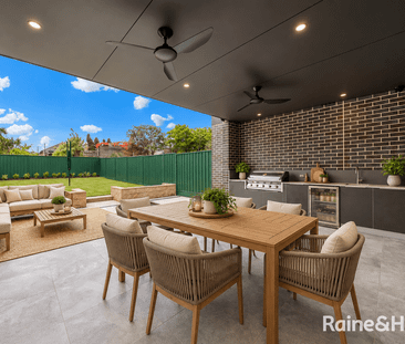 STUNNING 4-BEDROOM FAMILY HOME WITH LUXURY ALFRESCO ENTERTAINING - Photo 6