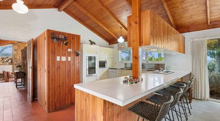 Spacious Family Home with Stunning Views - Photo 3