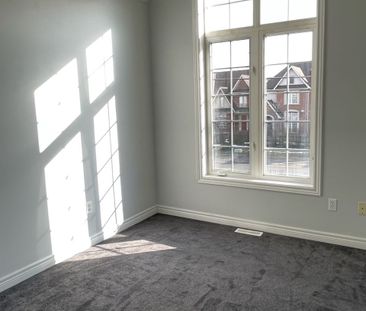 For Lease - 3373 Eglinton Avenue, Mississauga, Ontario - Photo 2