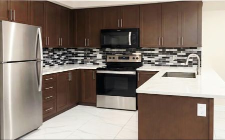 For Lease - 10 Waterstone Way, Whitby, Ontario - Photo 5
